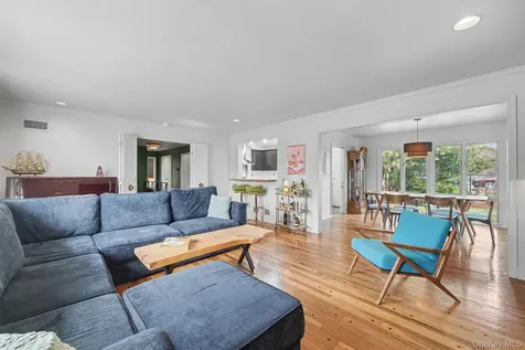 1304 Birch Hill Lane Mamaroneck NY 10543