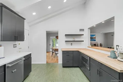 1304 Birch Hill Lane Mamaroneck NY 10543