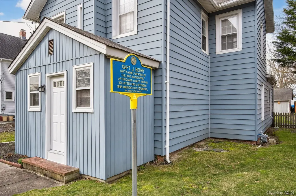 46 Monell Avenue Islip NY 11751
