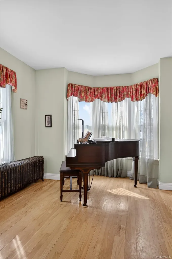 46 Monell Avenue Islip NY 11751