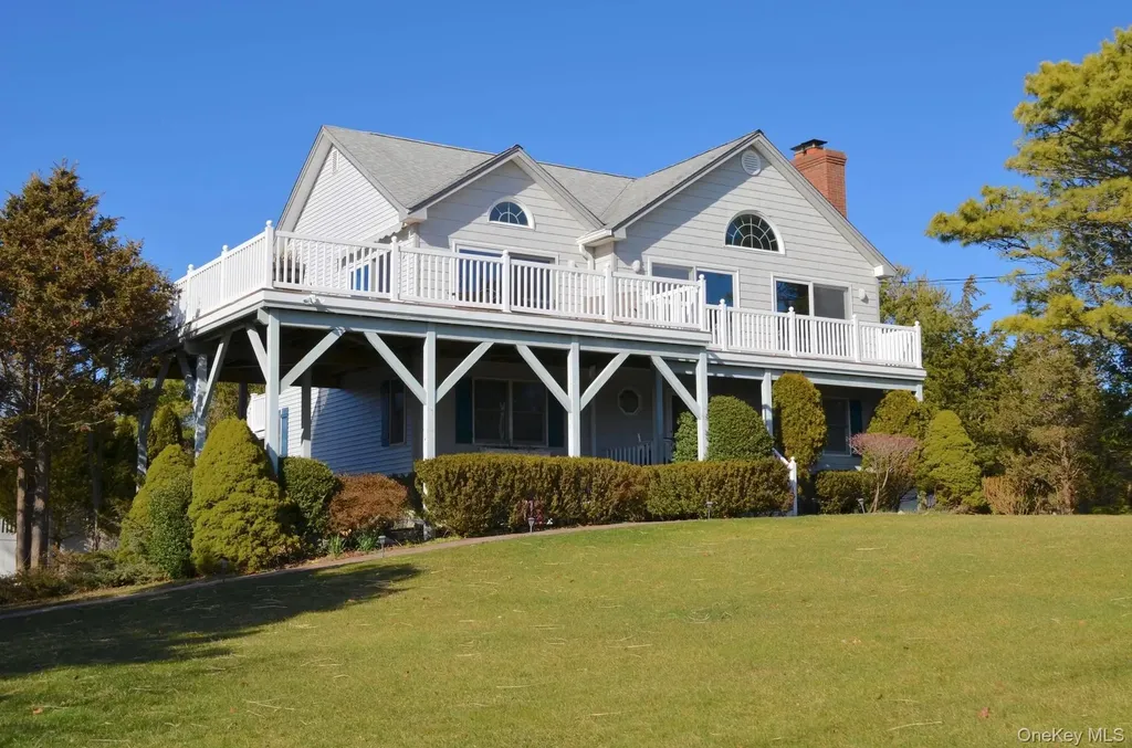 16 Grant Boulevard Hampton Bays NY 11946