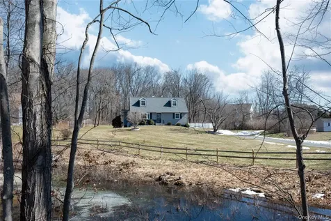 111 Vicki Lane Hopewell Junction NY 12533