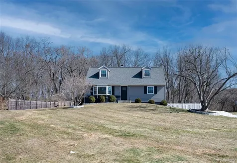 111 Vicki Lane Hopewell Junction NY 12533