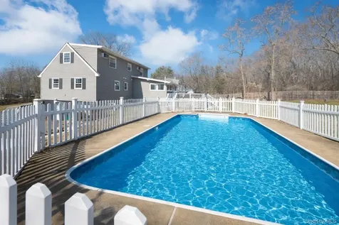 111 Vicki Lane Hopewell Junction NY 12533