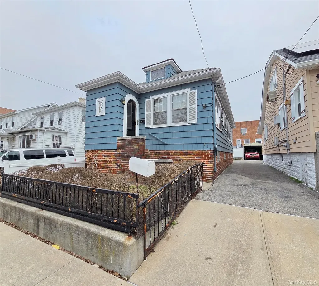 242 Graff Avenue Bronx NY 10465