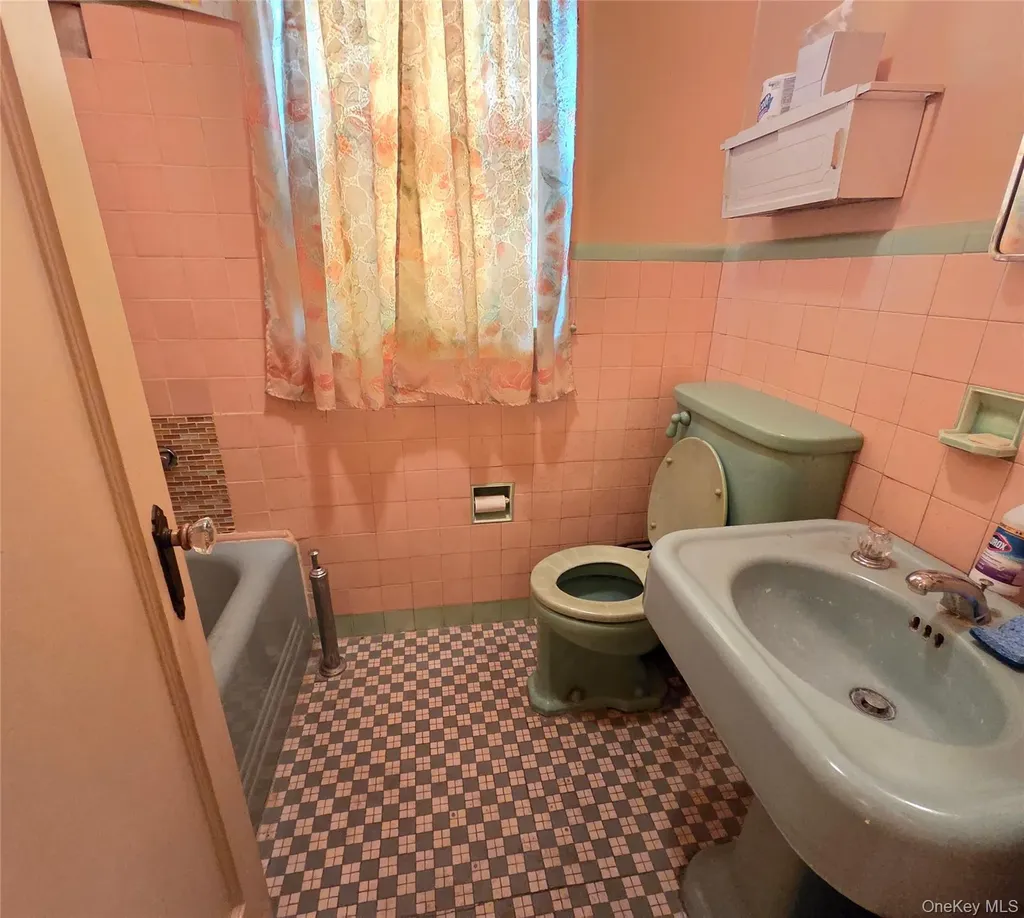 242 Graff Avenue Bronx NY 10465