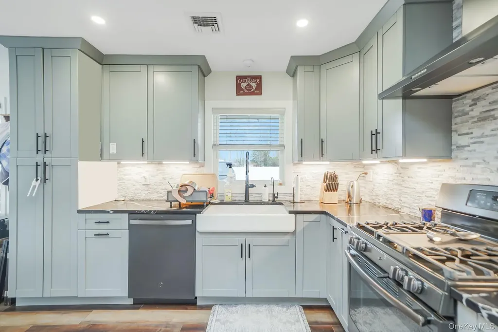 15 Vee Jay Drive Shoreham NY 11786