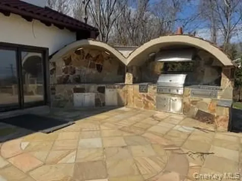 1 Sea Crest Drive Lloyd Neck NY 11743