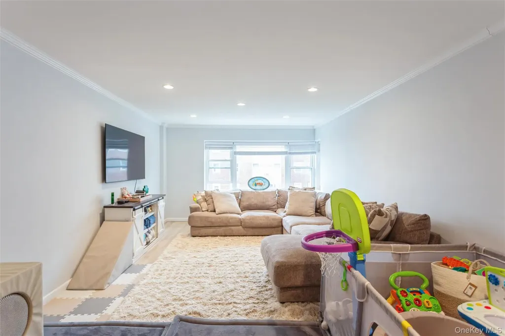 740 E Broadway Long Beach NY 11561