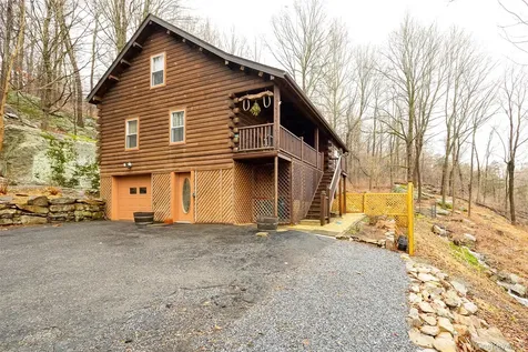 79 E Hook Cross Road Hopewell Junction NY 12533