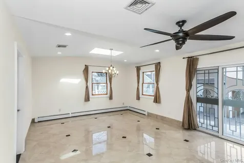 81-43 262nd Street Glen Oaks NY 11004