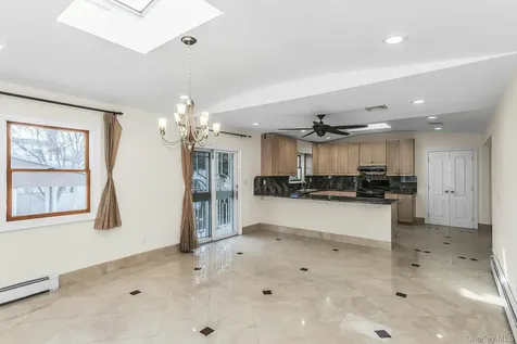 81-43 262nd Street Glen Oaks NY 11004