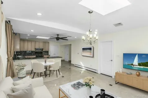 81-43 262nd Street Glen Oaks NY 11004