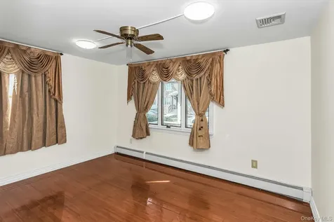 81-43 262nd Street Glen Oaks NY 11004