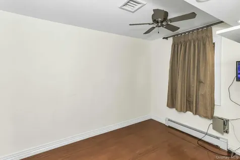 81-43 262nd Street Glen Oaks NY 11004