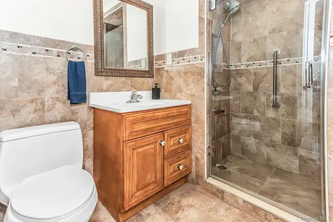 81-43 262nd Street Glen Oaks NY 11004