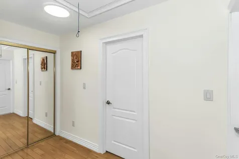 81-43 262nd Street Glen Oaks NY 11004