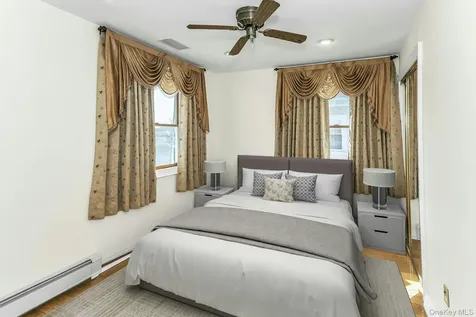 81-43 262nd Street Glen Oaks NY 11004