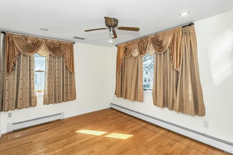 81-43 262nd Street Glen Oaks NY 11004