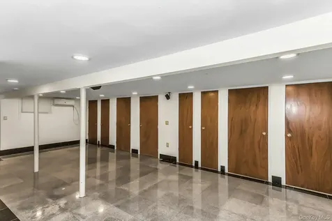 81-43 262nd Street Glen Oaks NY 11004