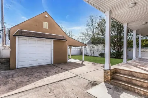 81-43 262nd Street Glen Oaks NY 11004