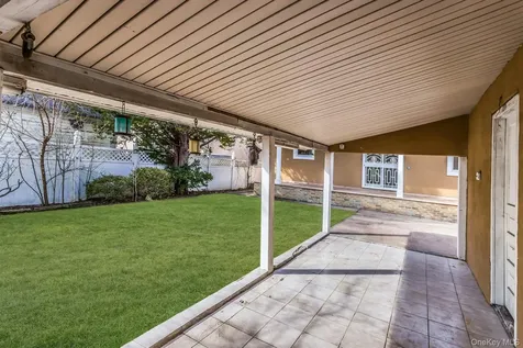 81-43 262nd Street Glen Oaks NY 11004