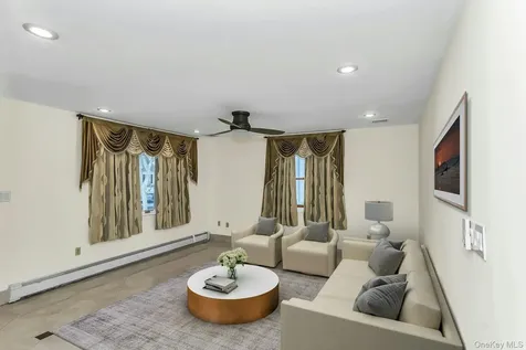 81-43 262nd Street Glen Oaks NY 11004