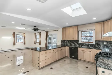 81-43 262nd Street Glen Oaks NY 11004