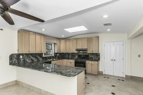 81-43 262nd Street Glen Oaks NY 11004