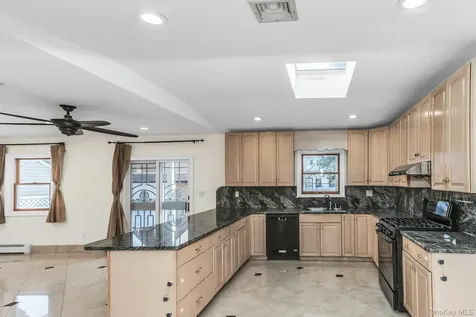 81-43 262nd Street Glen Oaks NY 11004