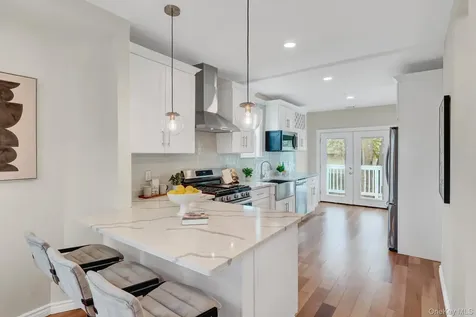 1010 California Place S Island Park NY 11558