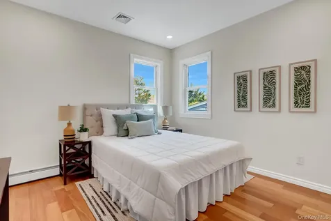 1010 California Place S Island Park NY 11558