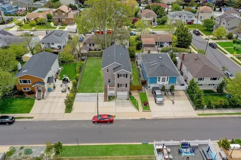1010 California Place S Island Park NY 11558