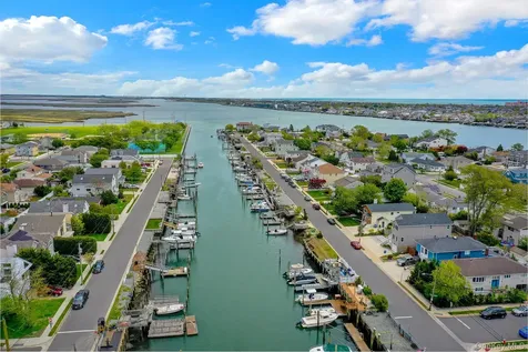 1010 California Place S Island Park NY 11558