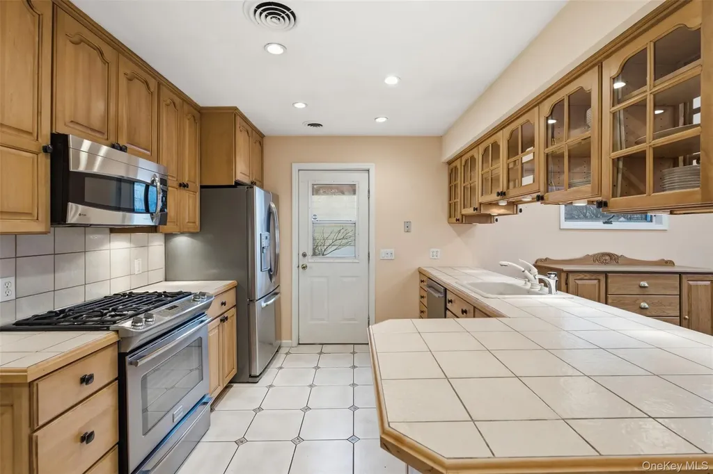 87 Capt Shankey Drive Garnerville NY 10923