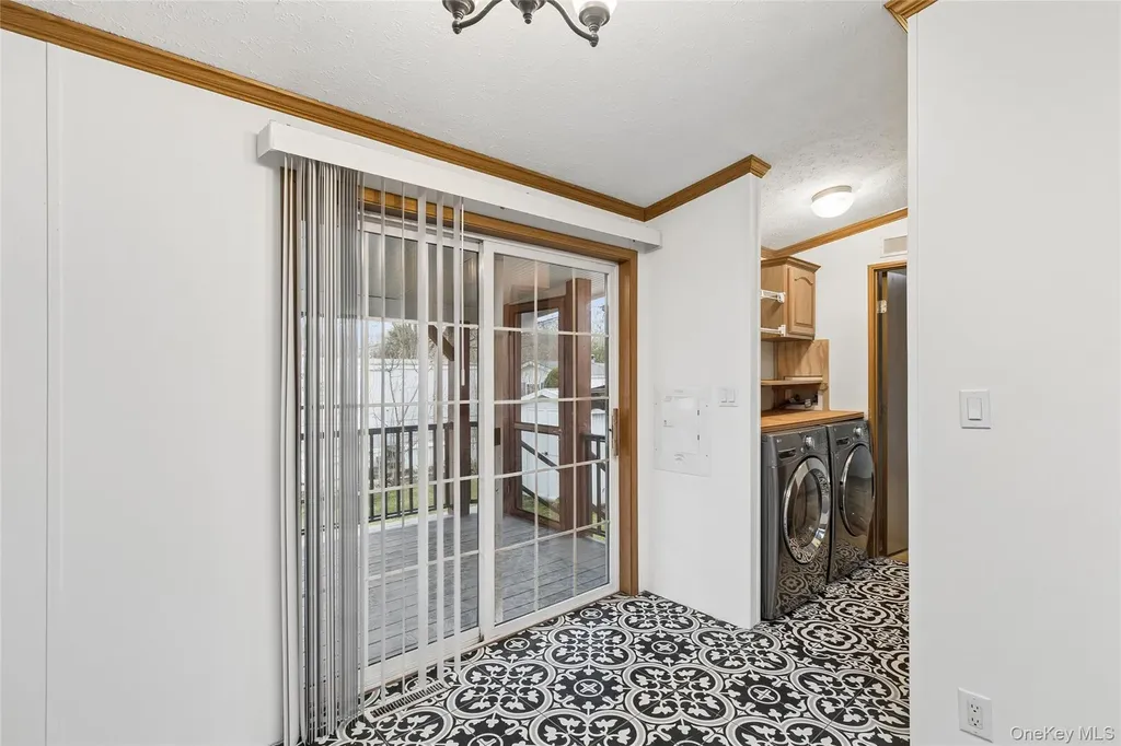 37 Hubbard Avenue #5 Riverhead NY 11901