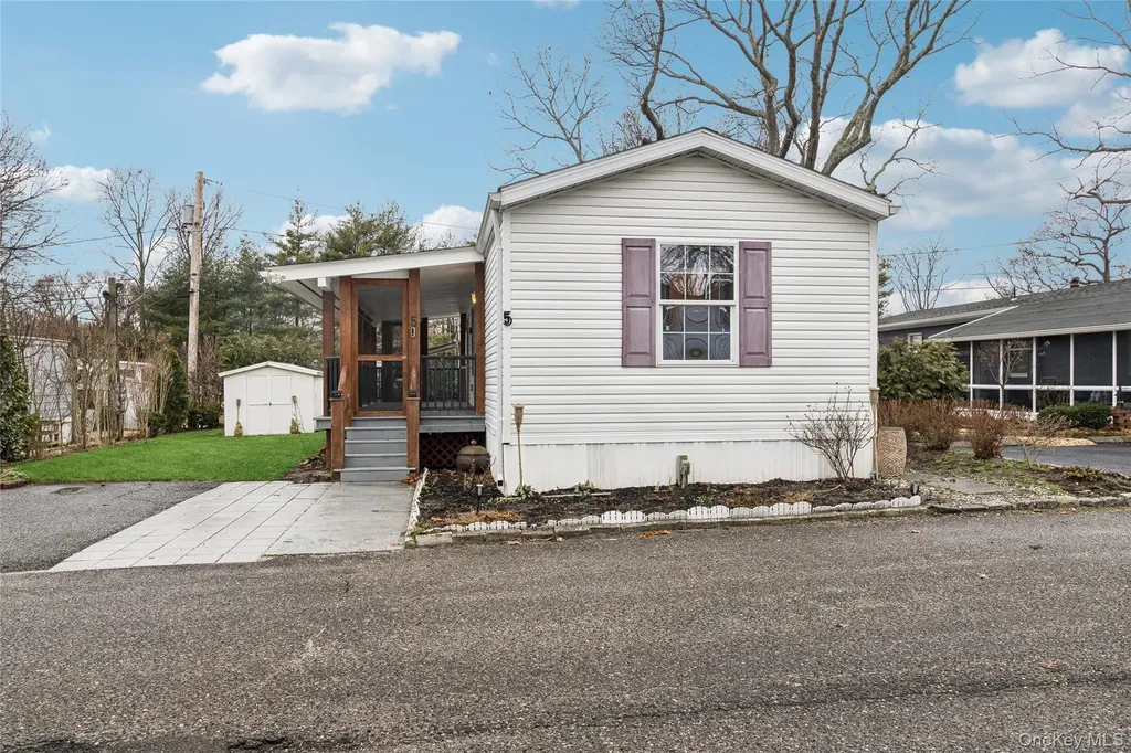 37 Hubbard Avenue #5 Riverhead NY 11901