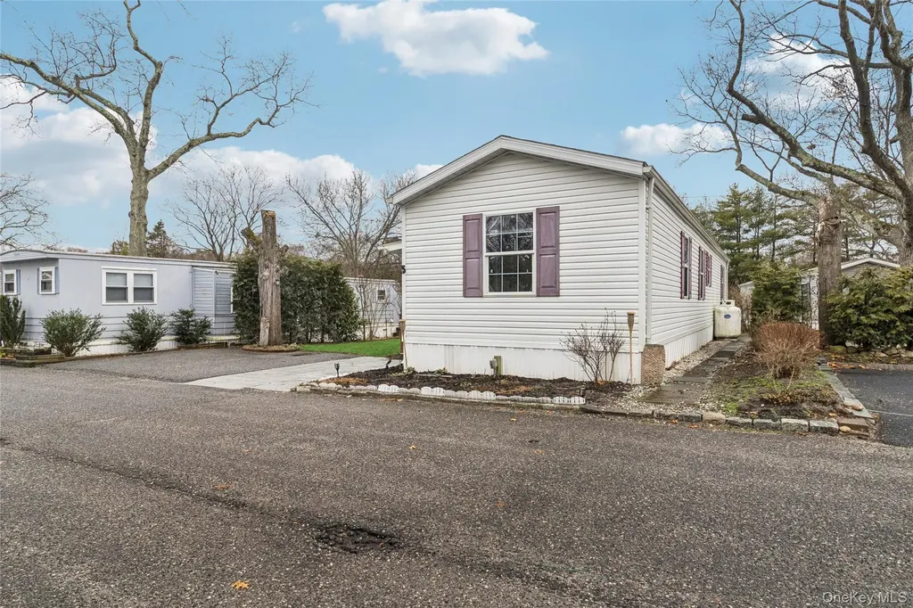 37 Hubbard Avenue #5 Riverhead NY 11901