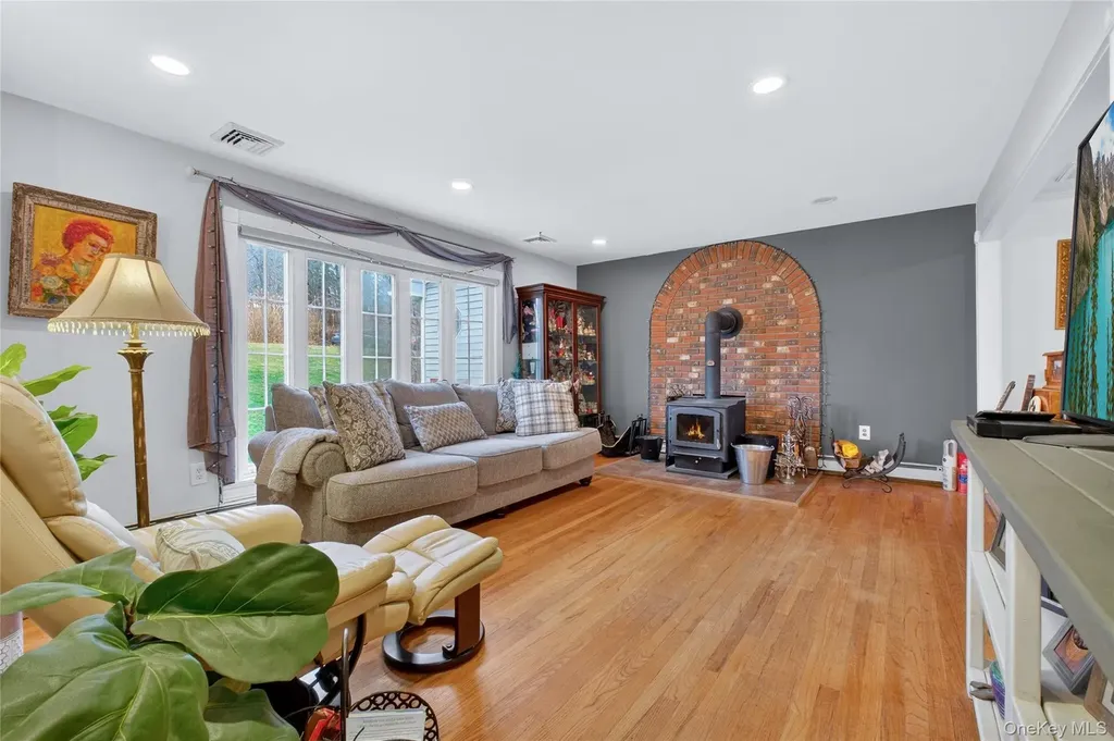 81 Brandy Lane Wappingers Falls NY 12590
