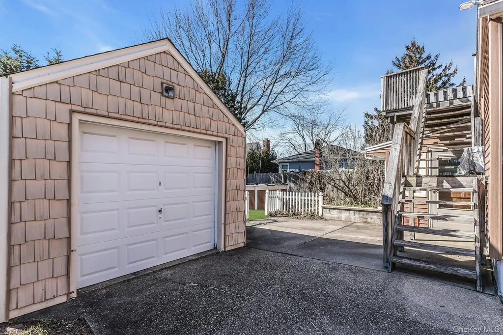 306 Park Avenue Freeport NY 11520