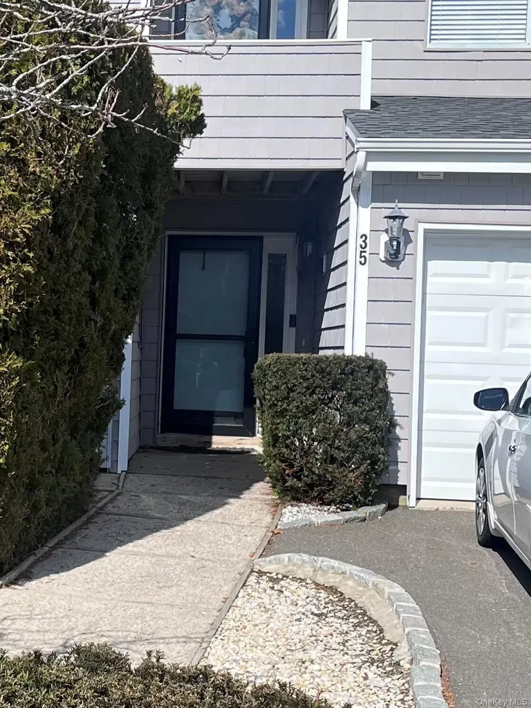 35 Vista Drive S Manorville NY 11949