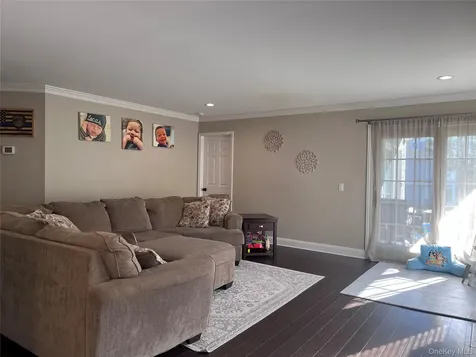35 Vista Drive S Manorville NY 11949