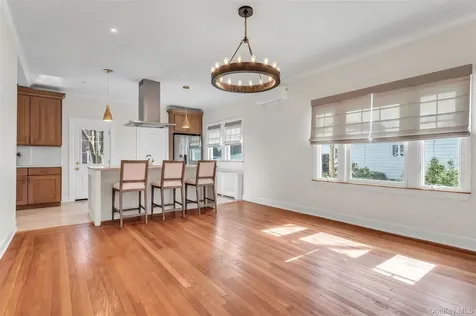 85 Violet Avenue Floral Park NY 11001