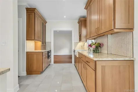 85 Violet Avenue Floral Park NY 11001