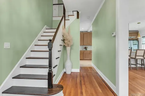 85 Violet Avenue Floral Park NY 11001