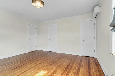 85 Violet Avenue Floral Park NY 11001
