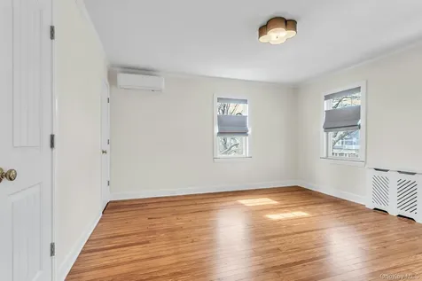 85 Violet Avenue Floral Park NY 11001