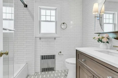 85 Violet Avenue Floral Park NY 11001