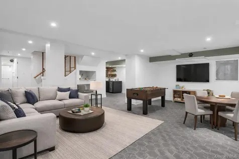 85 Violet Avenue Floral Park NY 11001
