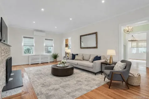 85 Violet Avenue Floral Park NY 11001